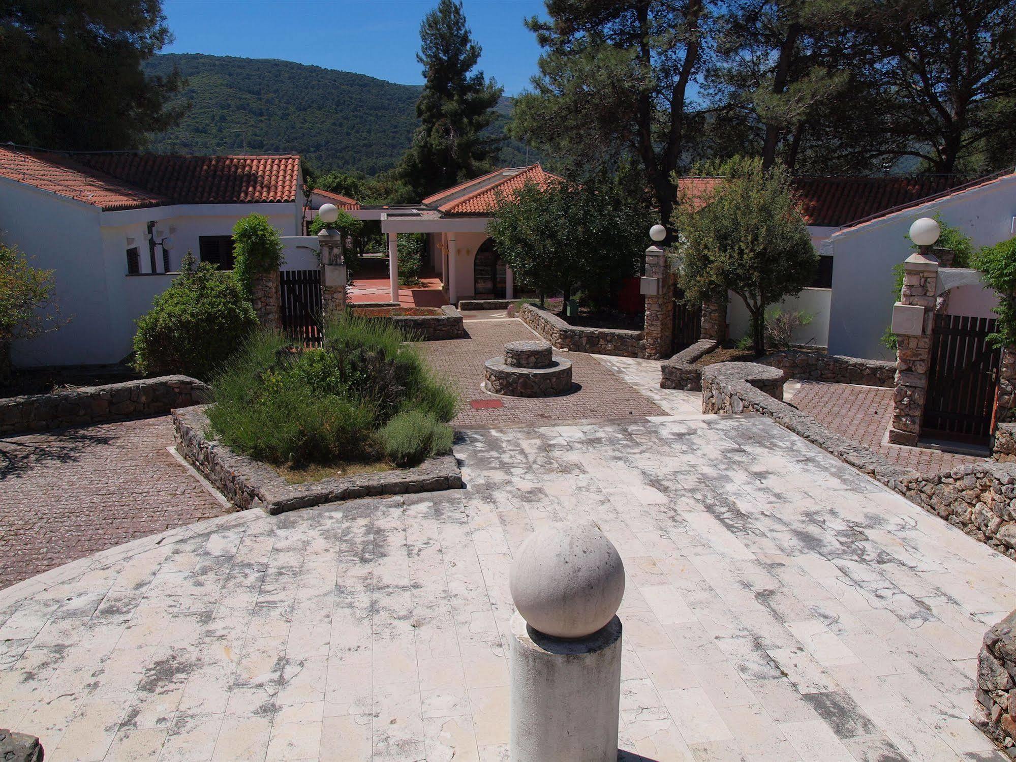 Trim Sunny Apartments By Valamar Stari Grad  Exterior foto